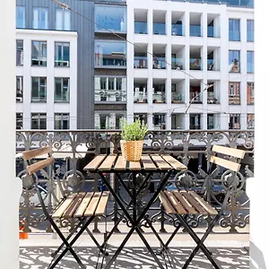 Bright, Spacious & Perfectly Located In The Heart Of Gante